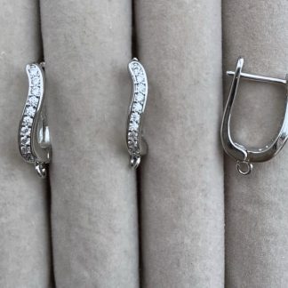 Швензи Вигин , гіпоалергений сплав по латуні, відтінок срібло
.
Розмір 18*12 мм
.
Ціна за пару