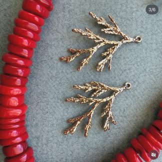 Підвіс Корал, позолота по латуні, відтінок нат. золота. 
Розміри 36/24 мм 
Ціна за шт