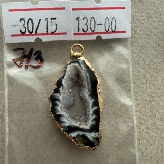 Друза 713 зріз агат, розмір 30/15 мм, 1 петля, відтінок чорний, оправа золото