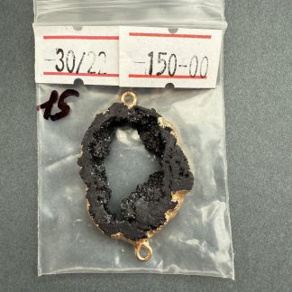 Друза 15 зріз кварца, розмір 30/22 мм, 2 петлі, відтінок чорний, оправа лимонне золото