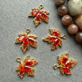 Підвіс Клен, фіаніт помаранчевий, позолота по латуні.Розмір 16/17 мм.Ціна за шт
