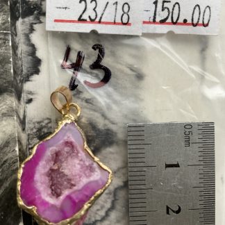 Друза 43 зріз агат, розмір 23/18 мм, 1 петля, відтінок розовий, оправа золото.