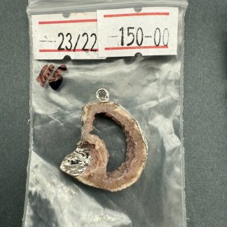 Друза 46 зріз агат, розмір 22/23 мм, 1 петля, відтінок беж, оправа срібло