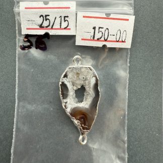 Друза 56 зріз агат, розмір 25/15 мм, 2 петлі, оправа відтінок срібло, відтінок чорний