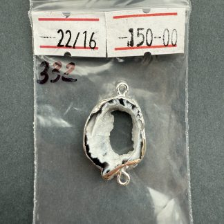 Друза 332 зріз агат, розмір 22/16 мм, 2 петлі, оправа відті срібло , відтінок чорний