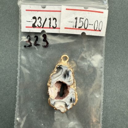 Друза 323 зріз агат, розмір 23/13 мм, 1 петля, відтінок чорний, оправа золото