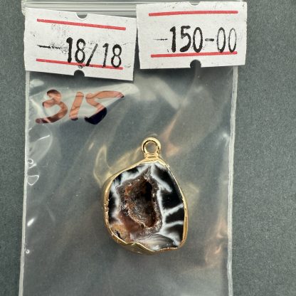 Друза 315 зріз агат, розмір 18/18 мм, 1 петля, відтінок чорний, оправа золото