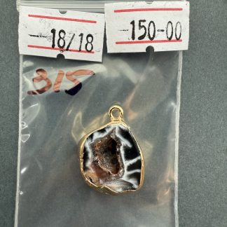 Друза 315 зріз агат, розмір 18/18 мм, 1 петля, відтінок чорний, оправа золото
