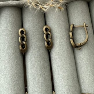 Швензи Ланцюжок, відтінок бронза
.
Розмір 15/5 мм
.
Ціна за пару