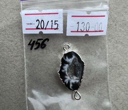 Друза 456 зріз  агат , розмір 15/20 мм, 2 петлі, оправа відтінок срібло, відтінок чорний