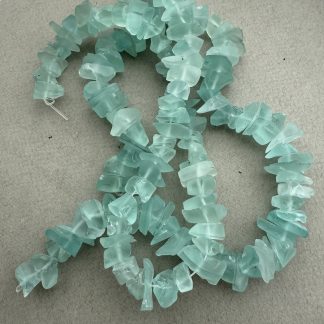 Намистини кварц грубий, не оброблений, матовий, відтінок блакитний
.
Розмір 12/16 мм, довжина 35 см 
.
Ціна за нитку