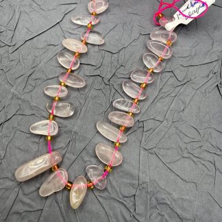 Намистини Рожевий кварц, галтовка
.
Розмір 8-12 мм , 19 см нитка
.
Ціна за нитку