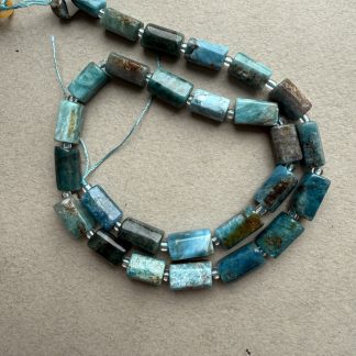 Намистини Апатит, форма циліндр , відтінок блакитні
.
Розмір 8/11 мм, довжина 40 см
.
Ціна  за нитку