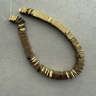 Гематит Квадрат, зі стійким покриттям, відтінок тепле жовте золото 
.
Розмір 6 мм , - 150 шт
.
Ціна 180 грн - 150 шт