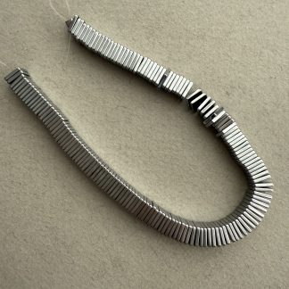 Гематит Квадрат, зі стійким покриттям, відтінок тепле жовте золото і насичений срібло
.
Розмір 6 мм , - 150 шт
.
Ціна 180 грн - 150 шт