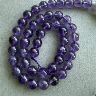 Намистини Аметист, форма куля гладка. 
.
Розмір 8 міліметрів, довжина 38 сантиметрів. 
.
Ціна за нитку