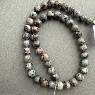 Намистини Йопперліт, форма куля. 
. 
Розмір 8 міліметрів, довжина 38см 
.
Ціна за нитку