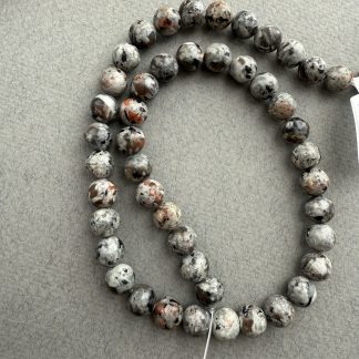 Намистини Йопперліт, форма куля. 
. 
Розмір 8 міліметрів, довжина 38см 
.
Ціна за нитку