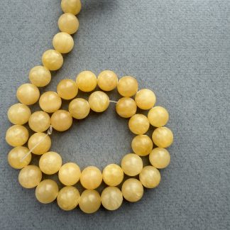 Намистини Нефрит жовтий, форма гладка куля. 
.
Розмір 10 мм, довжина 39 см . 
.
Ціна за нитку