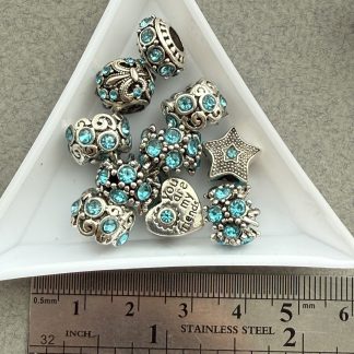 Намистини шарм 2, ❣️звичайний біжутерний сплав❣️, з стразами, відтінок рожевий
.
В наявності наборами по 10 штук. 
.
Ціна 150₴ — 10 штук упак.