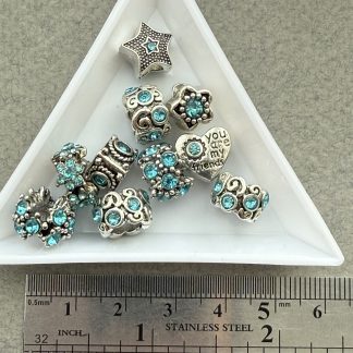 Намистини шарм 4, ❣️звичайний біжутерний сплав❣️, з стразами, відтінок рожевий
.
В наявності наборами по 10 штук. 
.
Ціна 150₴ — 10 штук упак.