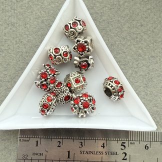 Намистини шарм 5, ❣️звичайний біжутерний сплав❣️, з стразами, відтінок рожевий
.
В наявності наборами по 10 штук. 
.
Ціна 150₴ — 10 штук упак.