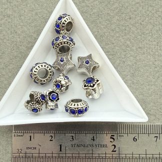 Намистини шарм 6, ❣️звичайний біжутерний сплав❣️, з стразами, відтінок рожевий
.
В наявності наборами по 10 штук. 
.
Ціна 150₴ — 10 штук упак.