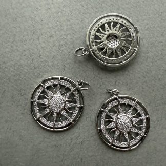 Підвіс Сонце в оправі,  гіпоаллергенний сплав по латуні
.
Розмір 26/24 мм
.
Ціна за шт