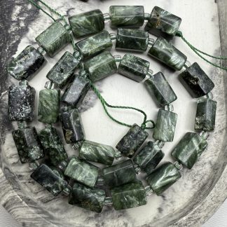 Намистини Серафініт(камінь ангелів), форма циліндр 
.
Розмір 7/12 мм, ціна 38 см
.
Ціна за нитку
.