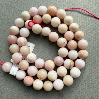 Намистини Рожевий Опал, форма куля гладка. 
.
Розмір 8 , довжина 39 см. 
.
Ціна за нитку