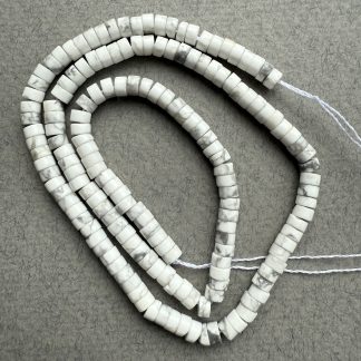 Намистини Магнезіт, форма Рондель. 
.
Розмір 2/4 мм, довжина 38 см
.
Ціна за нитку.