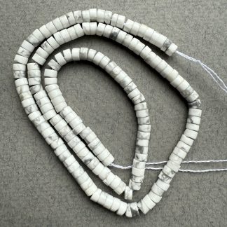 Намистини Магнезит, форма Рондель. 
.
Розмір 2/4 мм, довжина 38 см
.
Ціна за нитку.