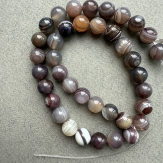 Намистини Агат Ботсвана, форма гладка куля. 
.
Розмір 10 мм, довжина 38 см
.
Ціна за нитку.