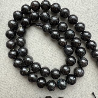 Намистин Астрофіліт, форма гладка куля. 
.
Розмір 8 мм, довжина 39 см. 
.
Ціна  за нитку.