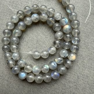 Намистини Лабрадор Мадагаскарський, форма гладка куля. 
.
Розмір 7-8 мм, довжина 39 см
.
Ціна за нитку.