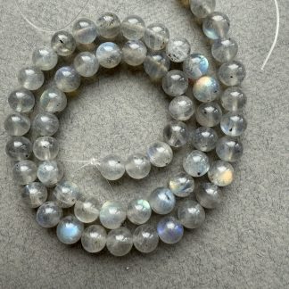 Намистини Лабрадор Мадагаскарський, форма гладка куля. 
.
Розмір 7-8 мм, довжина 39 см
.
Ціна за нитку.