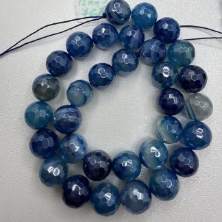Намистини Агат Блакитний, з титановим напиленням, мілка грань, форма куля
.
Розмір 12 мм, довжина 38 см
.
Ціна за нитку