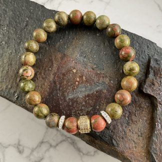 Браслет Яшма Унакіт, форма куля, гладка. З декоративними намистинами.
Розмір намистини 8 мм, розмір 17 см обхвату.
Ціна за шт