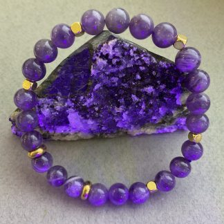 Браслет Аметист,форма куля, гладка з вставками гематиту.
Розмір намистини 8мм, розмір 18см обхвату.
Ціна за шт