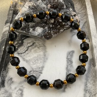 Браслет Агат, форма куля, гладка з гематитом.
Розмір намистини 5-5мм, розмір 17см обхвату.
Ціна за шт.