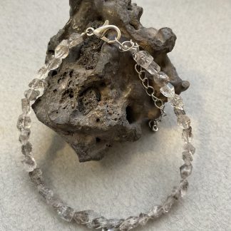 Браслет Херкімер,форма крихта.
Розмір намистини 2-4мм, розмір від 15см +4см.
Ціна за шт.