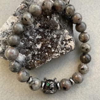 Браслет Йоперліт, форма куля, гладка з намистиною вовк.
Розмір намистини 7мм, розмір 15см обхвату.
Ціна за шт.