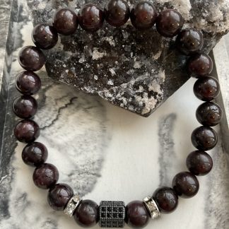 Браслет Гранат Астрофіліт, форма куля, гладка з вставками  намистин.
Розмір намистини 7мм, розмір 18см обхвату.
Ціна за шт.