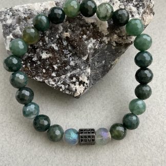 Браслет Моховий Агат, форма куля граньована з вставками намистин.
Розмір намистини 6мм, розмір 17см обхвату.
Ціна за шт.