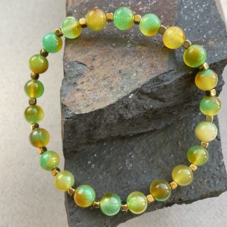 Браслет Агат, форма куля ,гладка з вставкою намистин гематиту.
Розмір намистини 8мм, розмір 20см обхвату.
Ціна за шт.