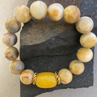 Браслет Крейзі Агат, форма куля ,гладка з вставкою намистини.
Розмір намистини 12мм, розмір 16,5см обхвату.
Ціна за шт.