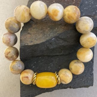 Браслет Крейзі Агат, форма куля ,гладка з вставкою намистини.
Розмір намистини 12мм, розмір 16,5см обхвату.
Ціна за шт.