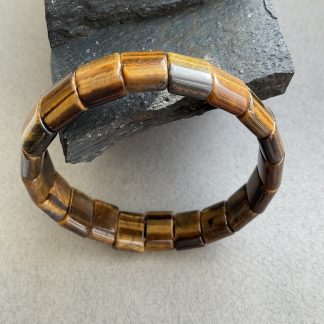 Браслет Тигрове Око, форма прямокутна плиточка, гладка .
Розмір намистини 11-15мм, розмір 18см обхвату.
Ціна за шт.