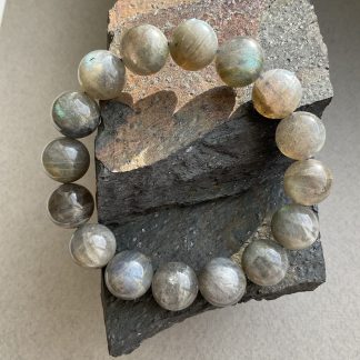 Браслет Лабродарит, форма куля гладка .
Розмір намистини 12мм, розмір 18см обхвату.
Ціна за шт.