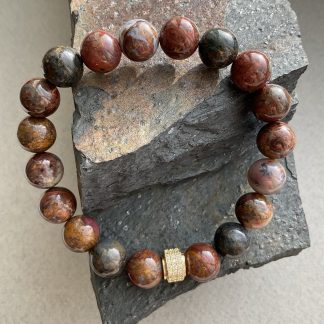 Браслет Пітерсіт, форма куля гладка з вставкою намистини.
Розмір намистини 10мм, розмір 18см обхвату.
Ціна за шт.